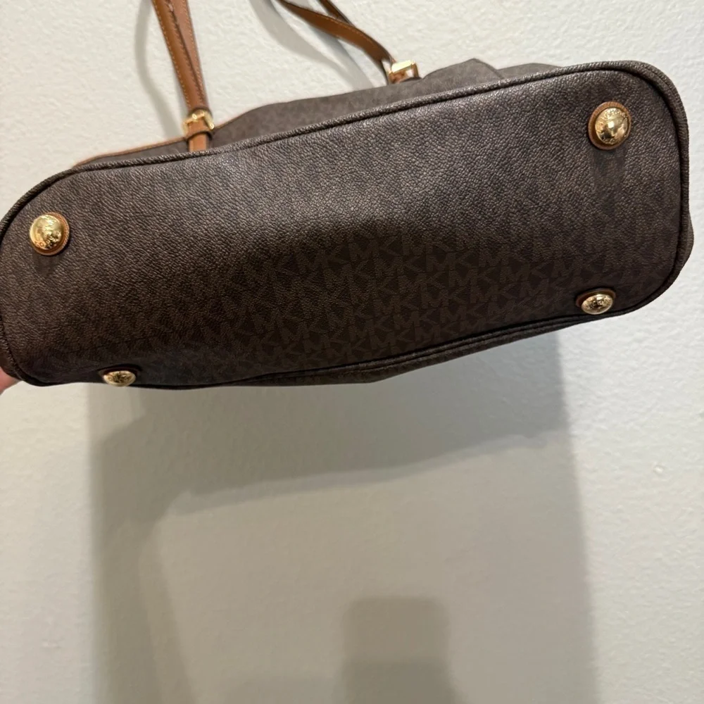 Michael Kors Tote Bag Monogram Large Brown Tan Pockets
